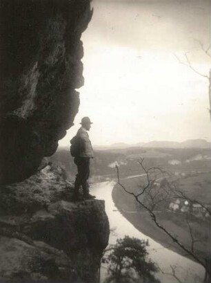 Sächsische Schweiz. Blick von der Rahmhanke (unterhalb der Bastei) ins Elbtal flussaufwärts