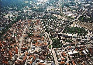 Hansjakob, Gottfried; Augsburg - Innenstadt, Königsplatz, Ernst-Reuter-Platz; Königsplatz und Fußgängerzone - Luftbild Innenstadt (Richtung Süden)