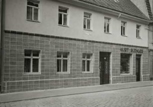Roßwein, Fleischerei Kurt Rüdiger. Fasade im Erdgeschoss gefliest durch die Firma Kießling