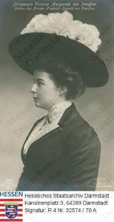Reuss j. L., Viktoria Margarete (1890-1923) / Porträt mit Hut, im Profil, Brustbild