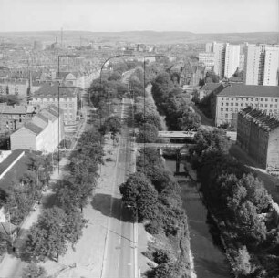 Wilhelm-Pieck-Straße (Stauffenbergallee) am Gera-Flutgraben in der Erfurter Johannesvorstadt : Blickrichtung Südosten