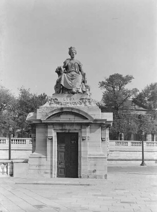 Pavillon Statue
