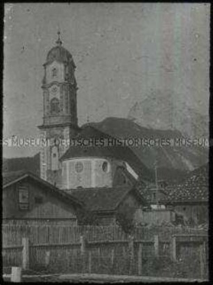 Die Kirche in Mittenwald im Landkreis Garmisch-Partenkirchen