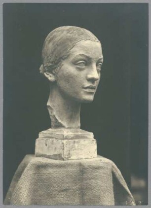 Kopf einer Kaukasierin, 1924, Steinguss, farbig gefasst
