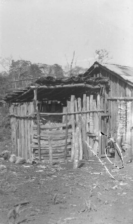 Kleine Siedlung : Kleine Hütte einer Siedlung nahe Gracianópolis.