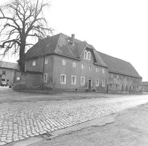 Pomßen (Parthenstein-Pomßen), Hauptstraße 20. Gehöft (18. / 19. Jh.). Straßenansicht