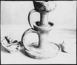 Arab. Tragelampe, 2 Lämpchen [Haushaltsgerät, wohl: Deutsches Palästina-Institut, Jerusalem]