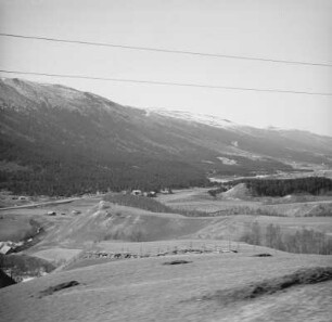 Blick ins Tal : Siedlung in einem Tal.