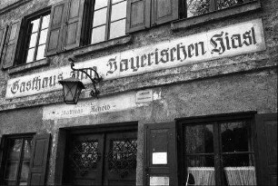 Wessobrunn: Wirtshausschild [Gasthaus zum Bayerischen Hiasl]