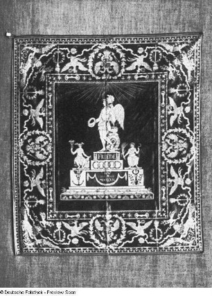 Decke zum 1. Pariser Frieden : Decke zum 1. Pariser Frieden. Seidendamast. 1814. Löbau: Stadtmuseum. [Bautzen: Stadtmuseum, Ausstellung "Spinnen und Weben", 1946/1947]