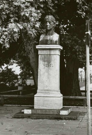 Berlin, Hegelplatz. Hegel-Denkmal (1870, aufgestellt 1872, G. Bläser)