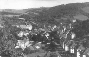 Glashütte in Sa. : Glashütte. Stadtzentrum mit Wolfgangskirche. Blick über das Müglitztal nach Südwest
