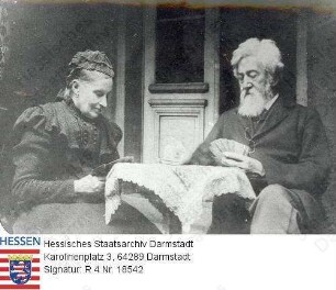 Wedekind, Georg Freiherr v. (1825-1899) / Porträt, mit Ehefrau Magdalena geb. Merck (1828-1907) beim Kartenspiel, sitzend, Kniestücke