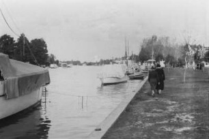 Kanal : Zwei Frauen an einem Kanal