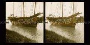 Chinesische Kriegsdschunke vor Anker