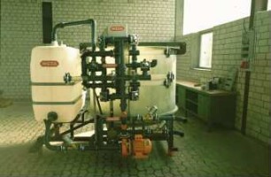 Fotografie: Fütterungstechnik, Mastschwein, Flüssigfütterungsanlage, Mischbehälter, Elektromotor