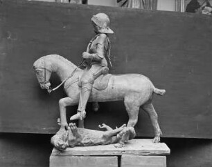 Rundfigur des heiligen Goerg zu Pferd, den Drachen tötend