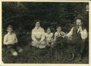 Karl Liebknecht mit seiner Frau Sophie und den Kindern aus erster Ehe bei Ferien im Erzgebirge
