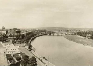 Dresden. Blick vom Turm des Ständehauses über Italienisches Dörfchen und Speicheranlagen zur Marienbrücke nach Westnordwest