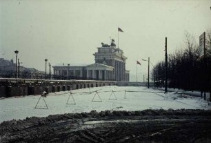 Grenzmauer entlang der Ebertstraße Richtung Brandenburger Tor