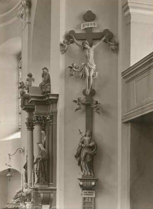 Kruzifix mit Mater Dolorosa