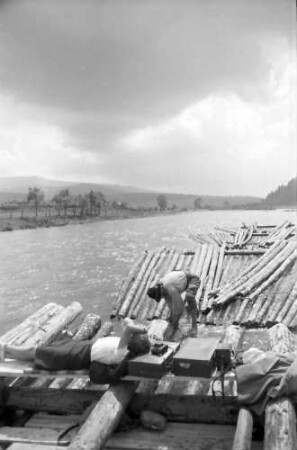 Vatra Dornei: Flößerarbeit am Fluss