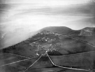 Dorf und Gut Zscheiplitz bei Freyburg an der Unstrut : im Unstruttal dicker Nebel