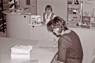Mommsenstraße 14: Benutzerraum: Jutta Gaede und Karin Börgers