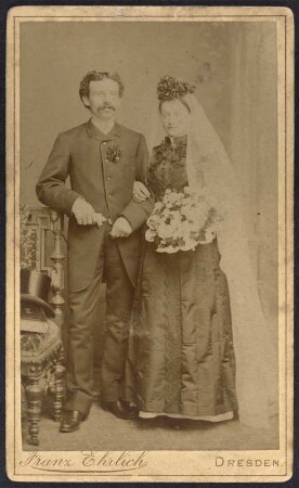 Porträt eines Brautpaares, aufgenommen im Fotoatelier Franz Ehrlich, Dresden