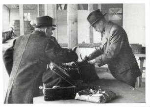 Stuttgart, S; Deportation, Gepäckdurchsuchung