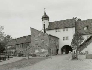 Chemnitz-Klaffenbach. Schloß Neukirchen. Wirtschaftsgebäude und Torhaus