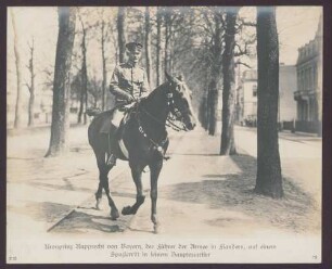 Kronprinz Rupprecht von Bayern, der Führer der Armee in Flandern, auf einem Spazierritt in seinem Hauptquartier