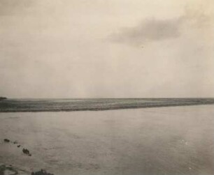 China. Flutwelle der "Bore" in der Hang-Tschou-Bucht (Hangzhou), der Mündung des Qiantang südlich der Jangtse-Mündung