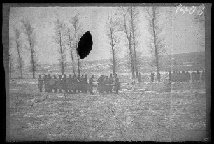 bei Illawcze (=Ilavche, Ukraine) an der Verkehrsstelle: Regimentsmusik auf dem Feld ("unsere Musik an der Verkehrsstelle")