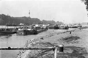 Totalsperrung des Schiffsverkehrs auf dem Rhein zwischen Lauterburg und Plittersdorf wegen Bergung des gesunkenen Kiesfrachters "Annabella" bei Au am Rhein