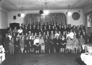 Roßwein. Gruppenbild zur 40jährigen Konfirmation im "Deutschen Haus", Kreuzplatz 8