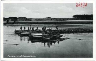 Elbtal bei Meißen. Pioniere beim Brückenschlagen