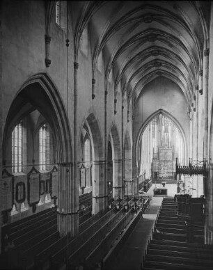 Erfurt, Barfüßerkirche, Inneres: Blick nach Osten zum Chor mit Hochaltar
