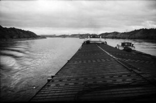 Ottmarsheim: Rheinseitenkanal zwischem Kembs und Ottmarsheim, Blick über das Heck
