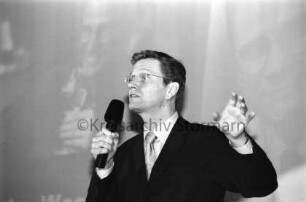 FDP: Wahlkampfveranstaltung zur Landtagswahl: Schulzentrum Am Heimgarten, Forum: FDP-Generalsekretär Guido Westerwelle bei Ansprache mit Mikrofon: 18. Februar 2000
