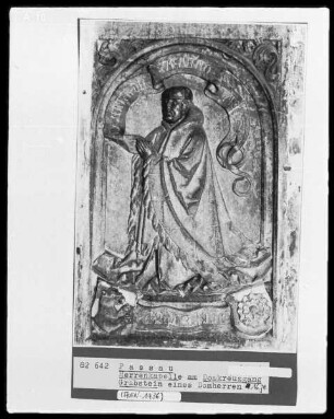 Grabstein eines Domherren (gestorben 1519)