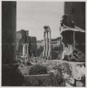 Rom, Forum Romanum, Blick vom Tempel des Antoninus Pius und der Faustina auf Tempel der Vesta und Aedes Castoris (Tempel des Castor und Pollux)
