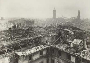 Dresden. Blick vom Turm des Ständehauses nach Süden über die Ruinen der Innenstadt