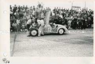 Internationales Avus-Rennen 1951 - Reparatur an einem Rennwagen