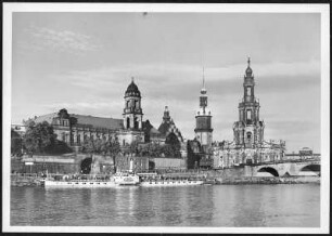 Dresden, Brühlsche Terrasse, Schloß und Hofkirche : Dresden. Blick vom Neustädter Elbufer über die Elbe auf die Silhouette der Altstadt mit Ständehaus, Residenzschloss und Katholischer Hofkirche