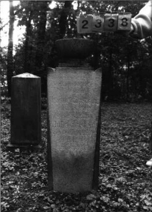 Grabstein 2338 [Hahn S. 61 Grab-Nr. Ur.III-28]