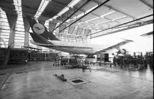 Frankfurt: Flughafen; DLH-Basis; Jumbo-Jets in der Flugzeughalle V
