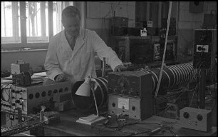 Neuchâtel (Schweiz): Uhreningenieur Schule, Atomuhr
