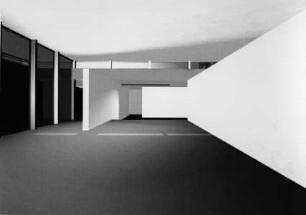 Entwurf zur Erweiterung des Ernst-von-Hülsen-Hauses (3. Preis des Architektenwettbewerbs, Nr. 24) — Erweiterungsbau an der Gartenseite. Innenansicht: Ausstellungsfläche (hoher Teil)