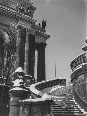 Dresden-Altstadt. Brühlsche Terrasse. Treppenaufgang an der Hochschule der Bildenden Künste